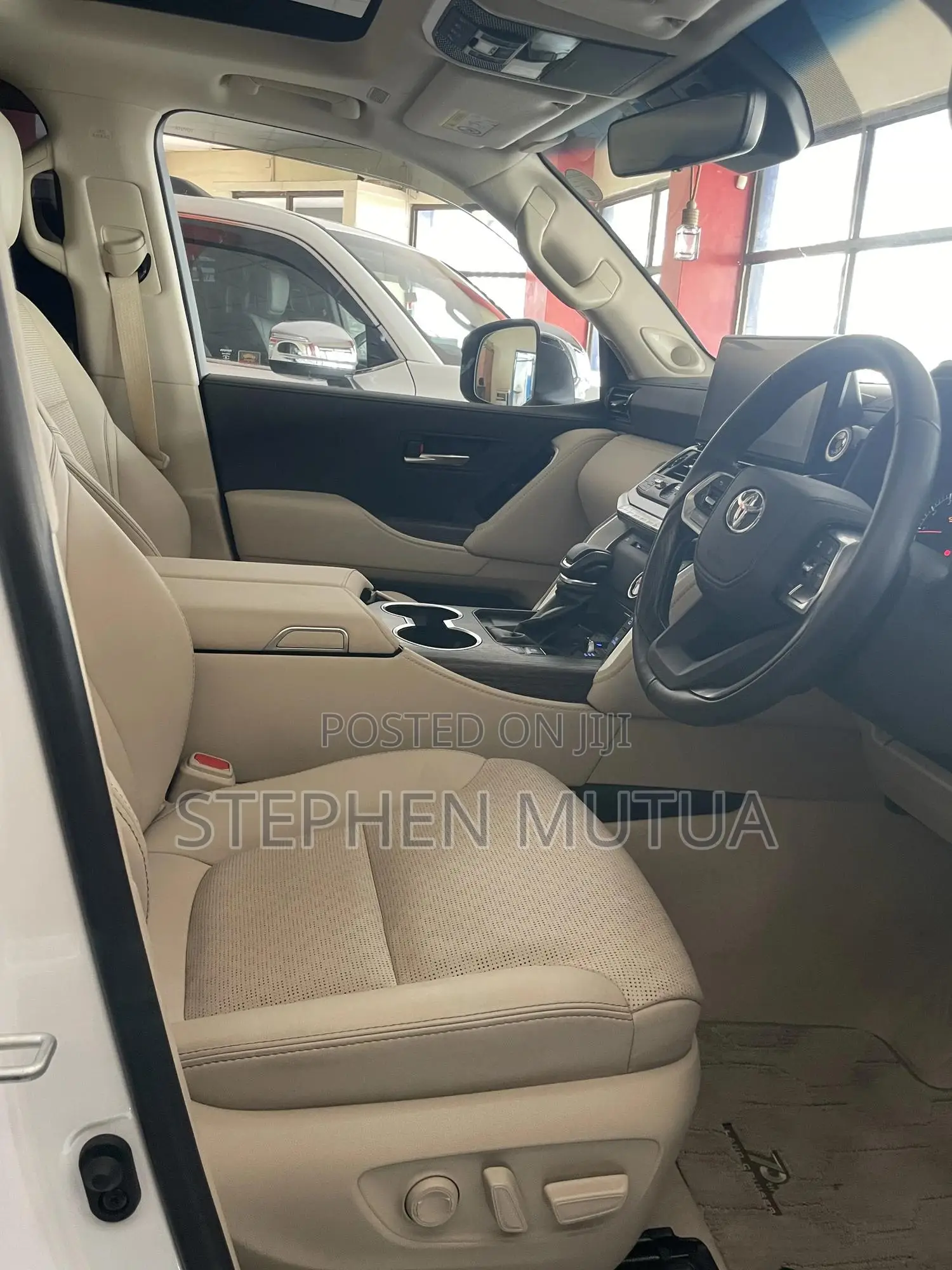 Toyota Land Cruiser LC300 2024 White