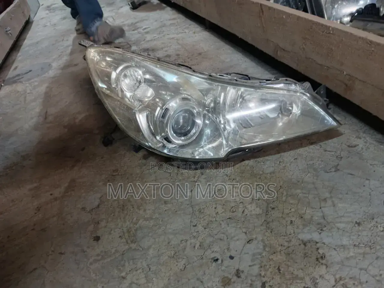 Subaru Legacy Outback Br9 Headlight