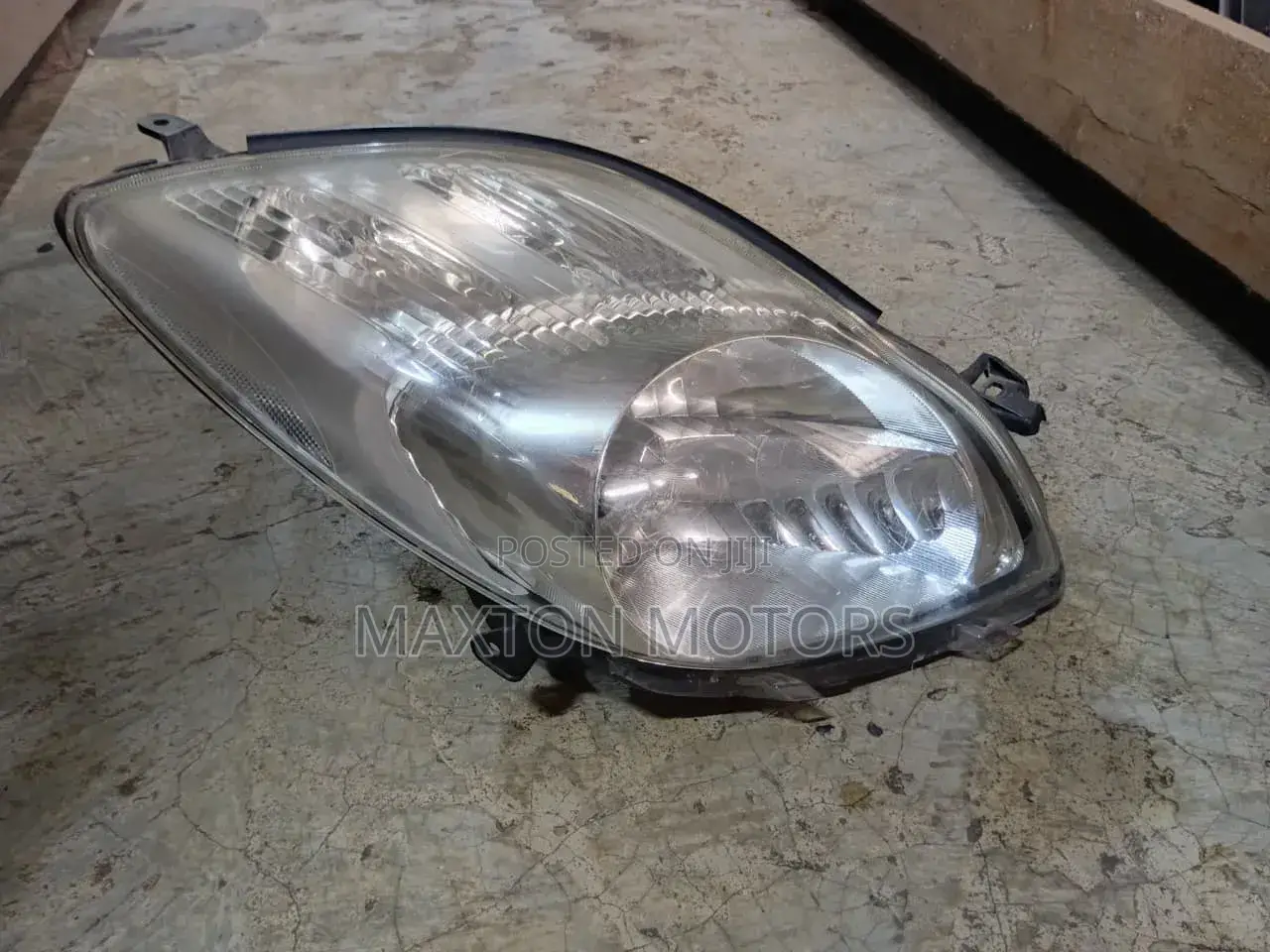 Toyota Vitz Headlight 2005 Xenon