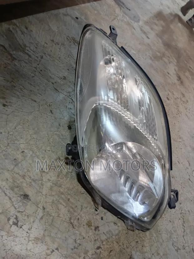 Toyota Vitz Headlight 2005 Xenon - thumbnail 2