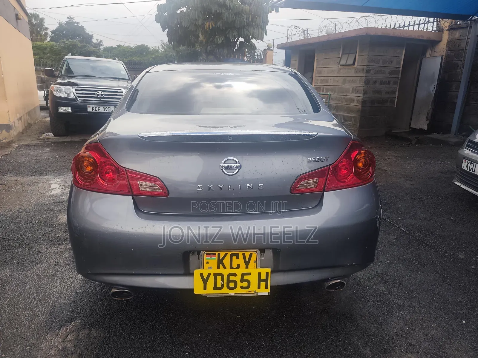 Nissan Skyline 2012 Silver