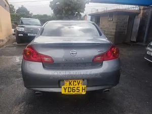 Nissan Skyline 2012 Silver