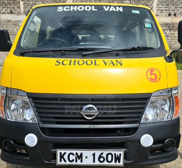 Nissan Caravan (Urvan) 2010 Yellow