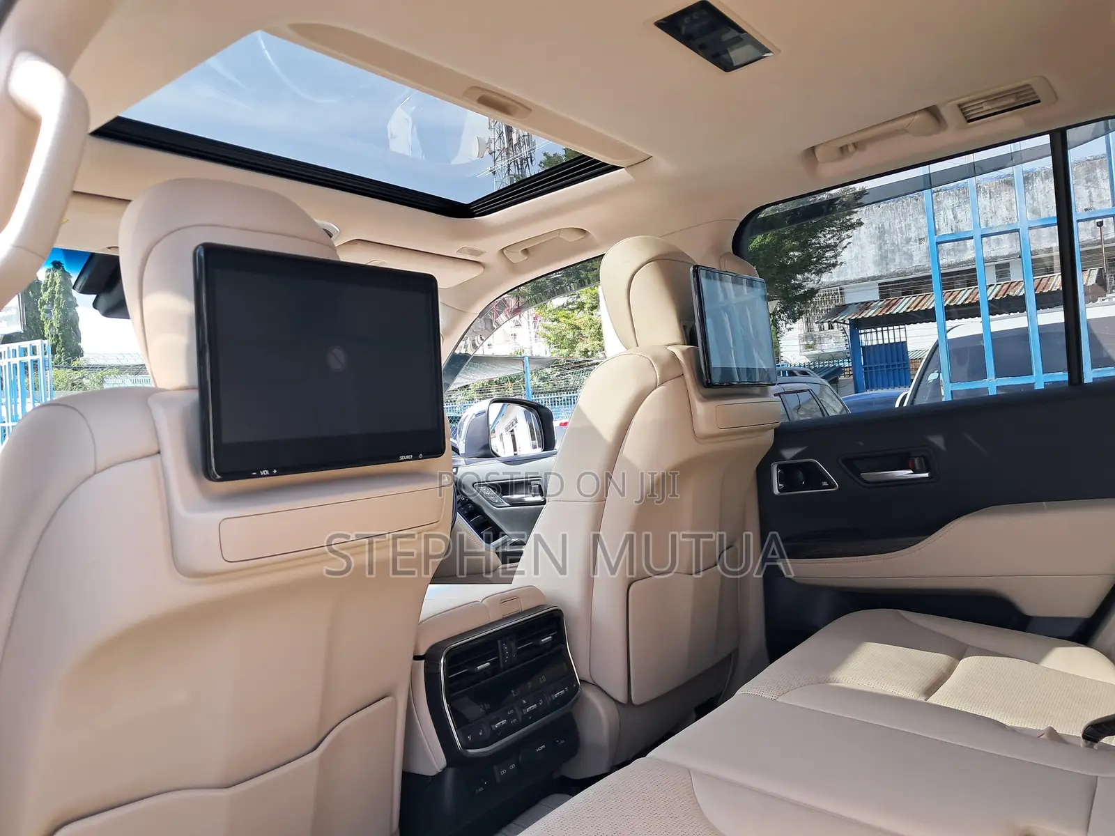 Toyota Land Cruiser LC300 2023 White