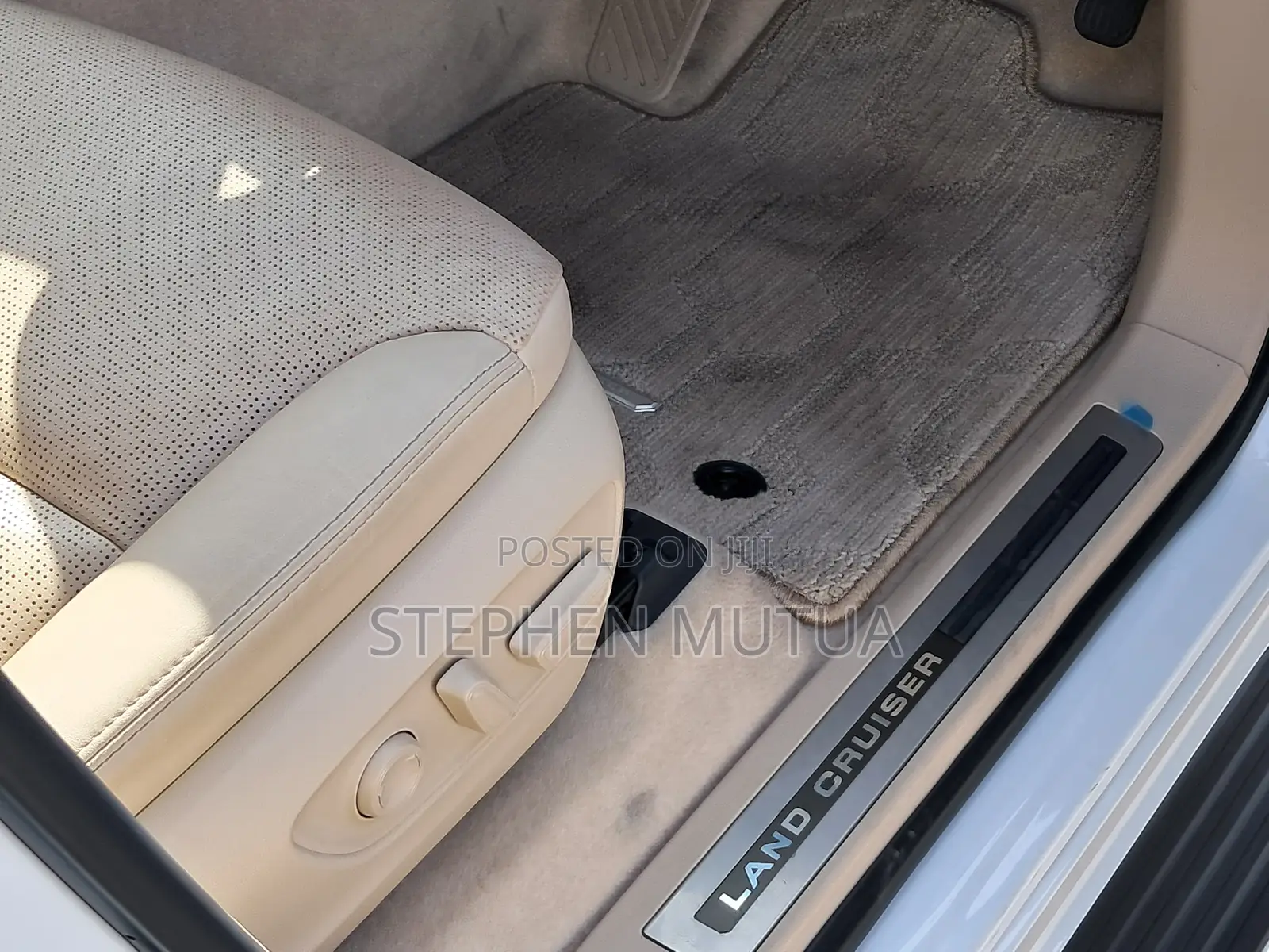 Toyota Land Cruiser LC300 2023 White