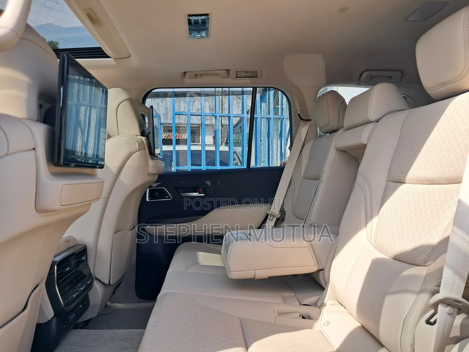 Toyota Land Cruiser LC300 2023 White