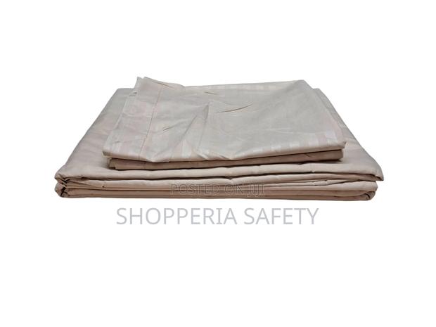 4 PCS Set Bedsheet Stripped