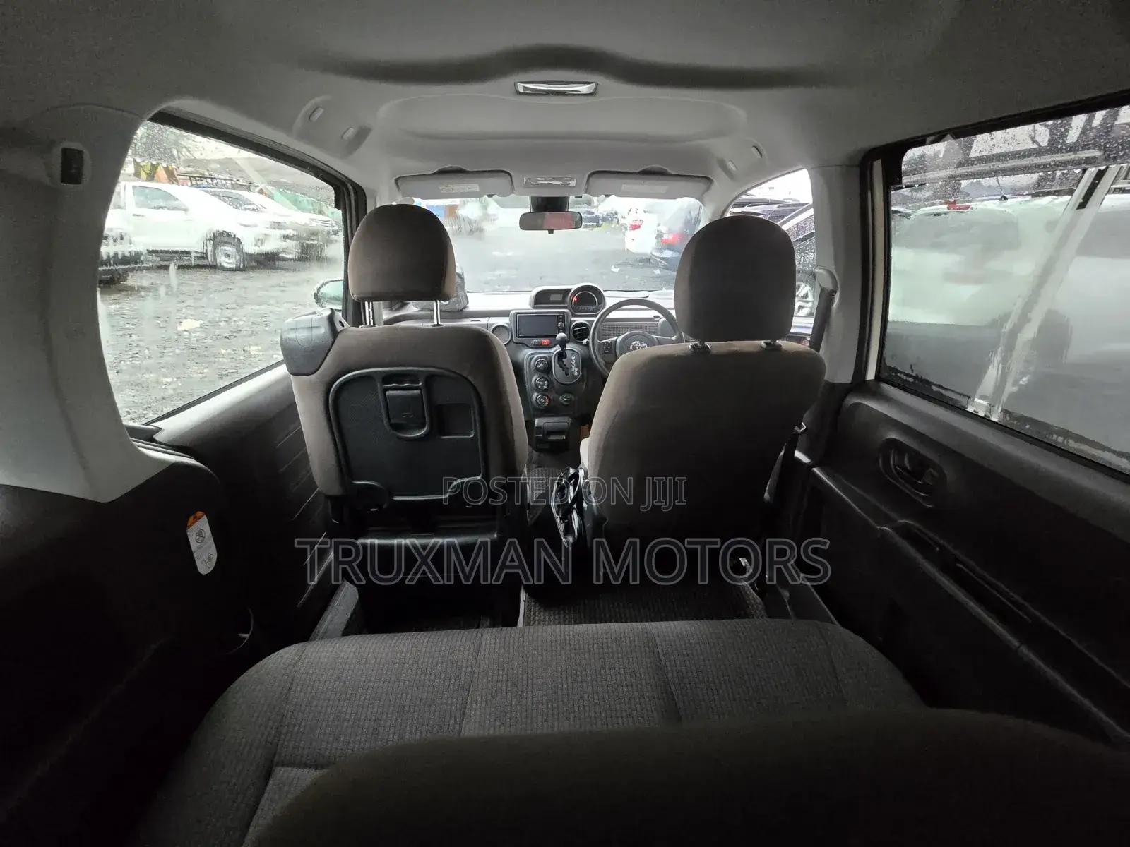 Toyota Porte 2017 Beige