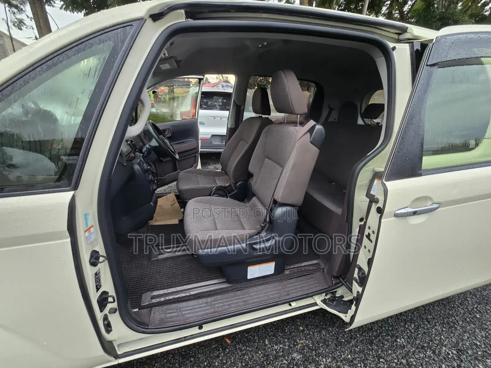 Toyota Porte 2017 Beige