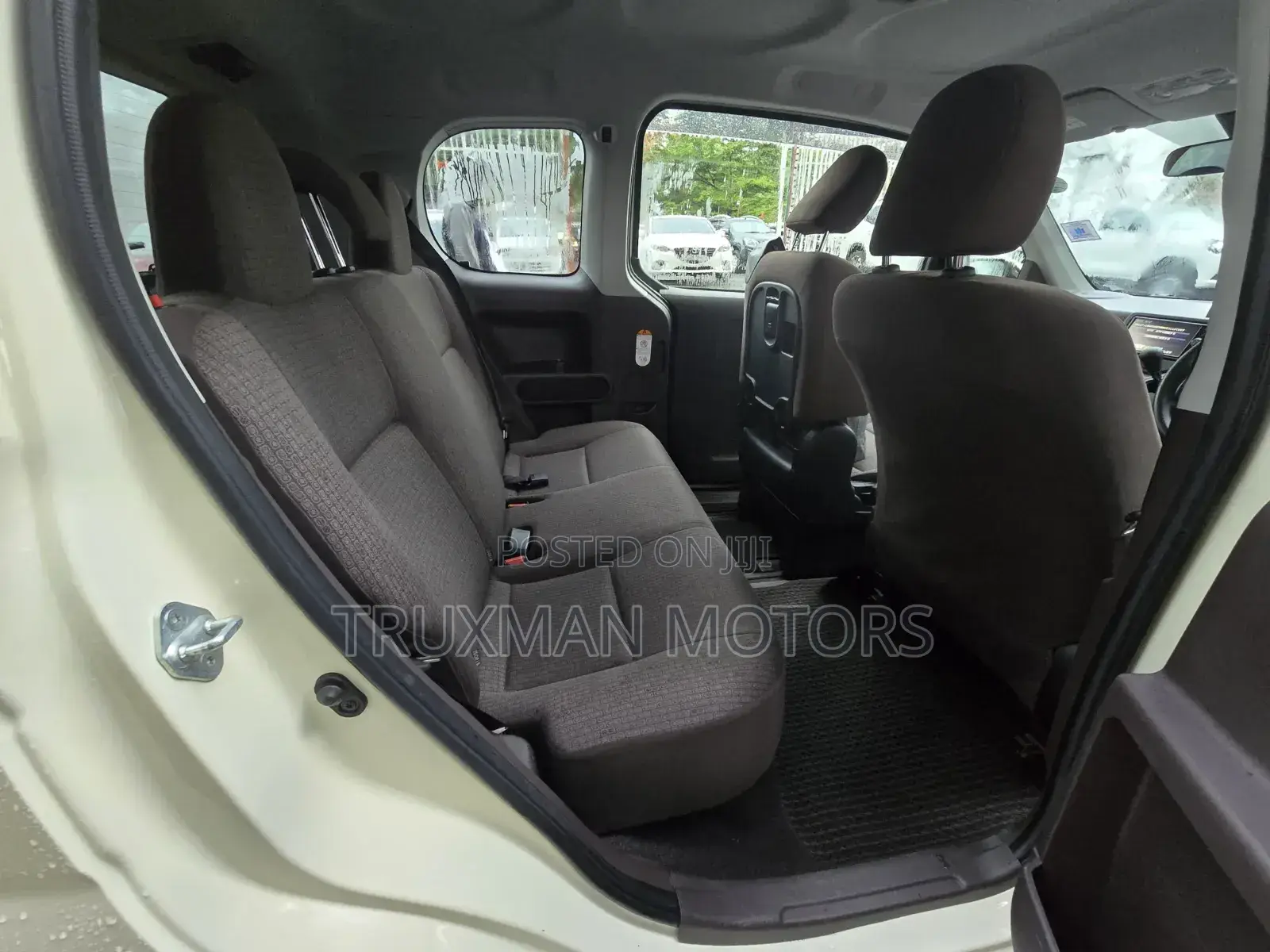 Toyota Porte 2017 Beige