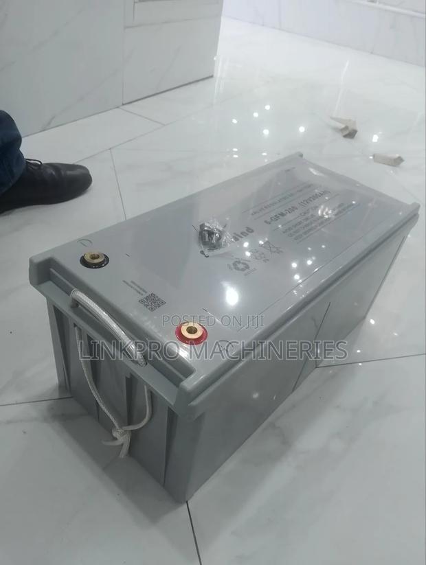 200 Ah 12 v Solar Wind Gel Battery - main view