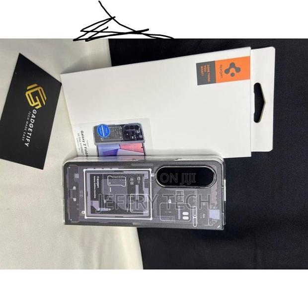 Spigen Z Fold 4 Clear Case - thumbnail 2