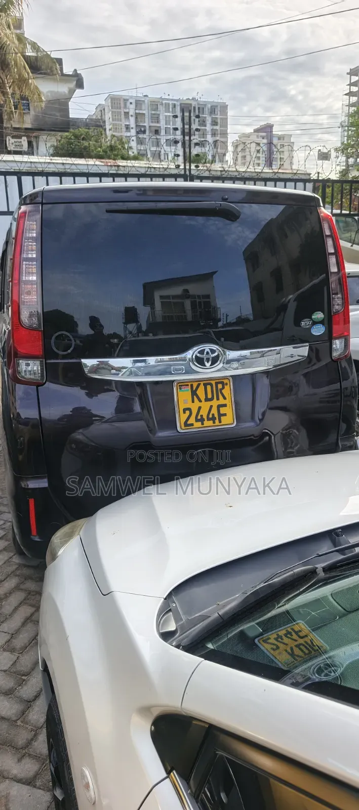 Toyota Noah 2.0 FWD (8 Seater) 2017 Purple