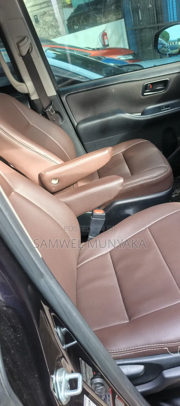 Toyota Noah 2.0 FWD (8 Seater) 2017 Purple