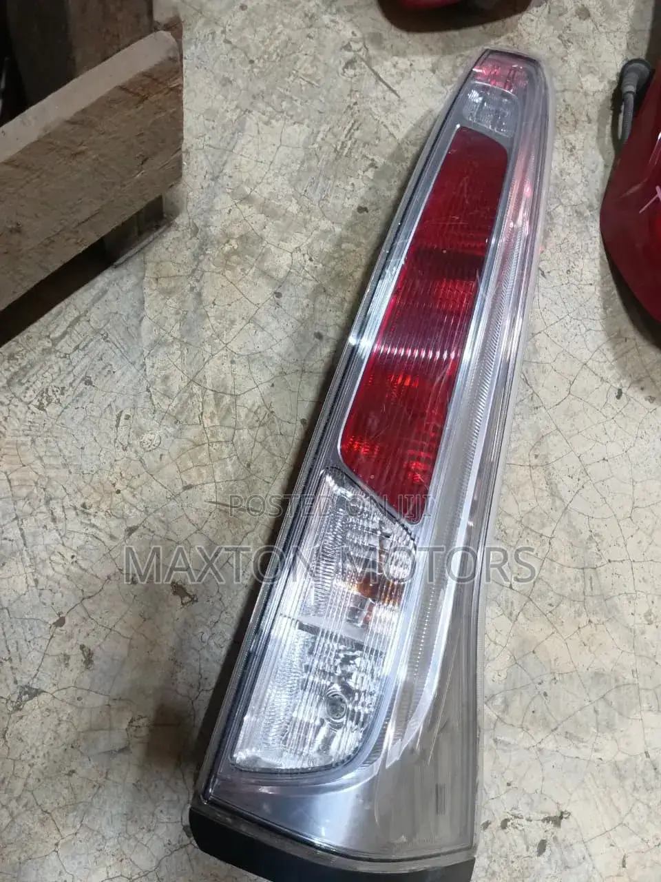 Taillight Nissan Serena C26 2010