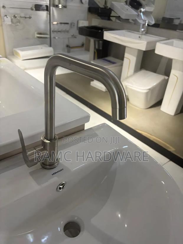 Curved Kitchen Tap. - main view