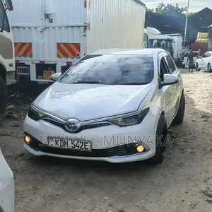 Toyota Auris 2016 Pearl