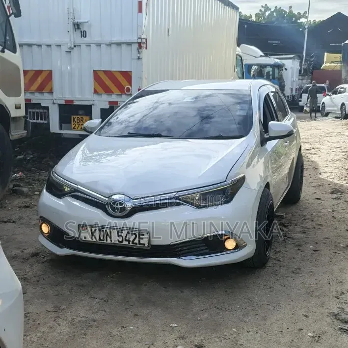 Toyota Auris 2016 Pearl