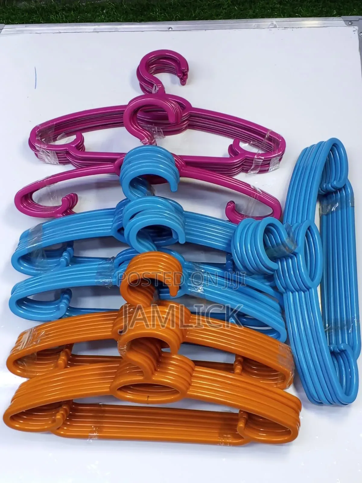 10pcs Heavy Duty Hangers - Ms