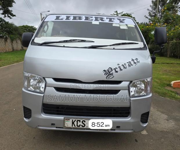 Toyota HiAce 2011 Silver