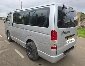Toyota HiAce 2011 Silver