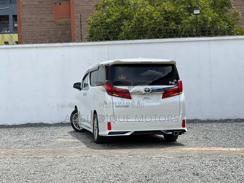 Toyota Alphard 2.5 Petrol FWD 2018 White