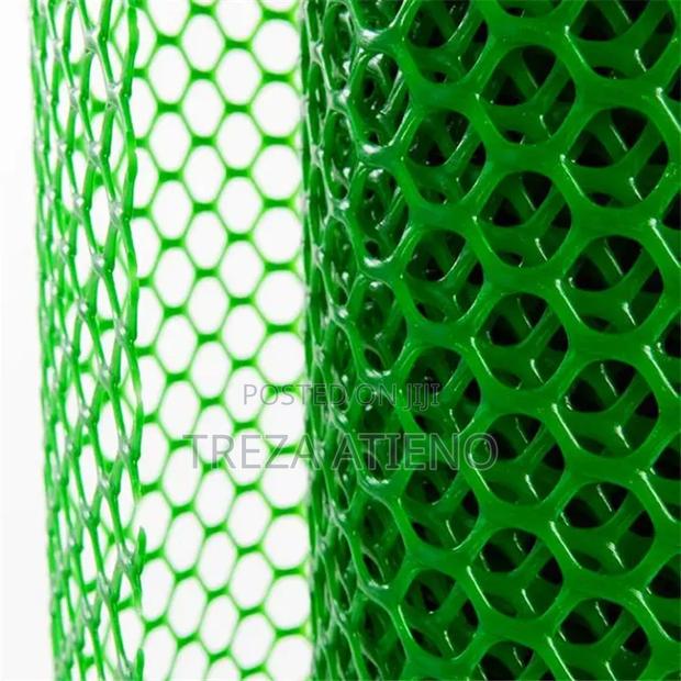 All Weather Plastic Poultry Fence - thumbnail 3