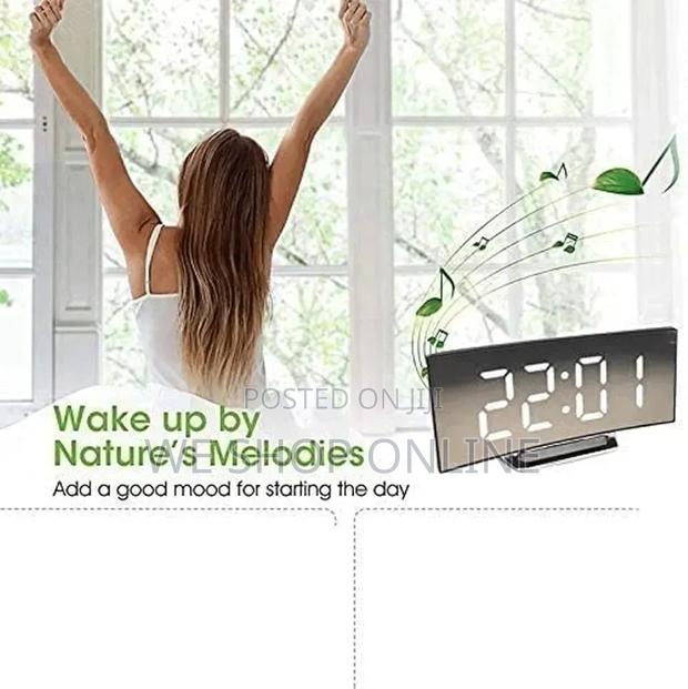 Curved Digital Clock - thumbnail 4