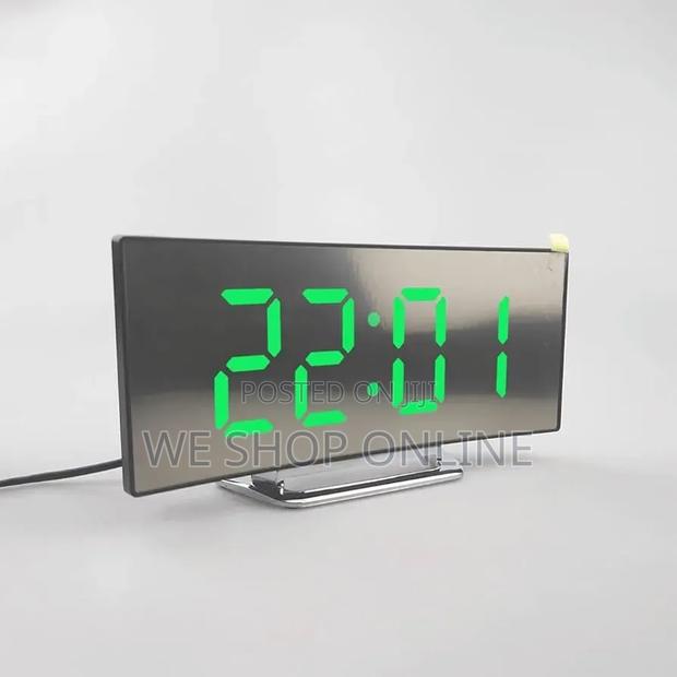 Curved Digital Clock - main view