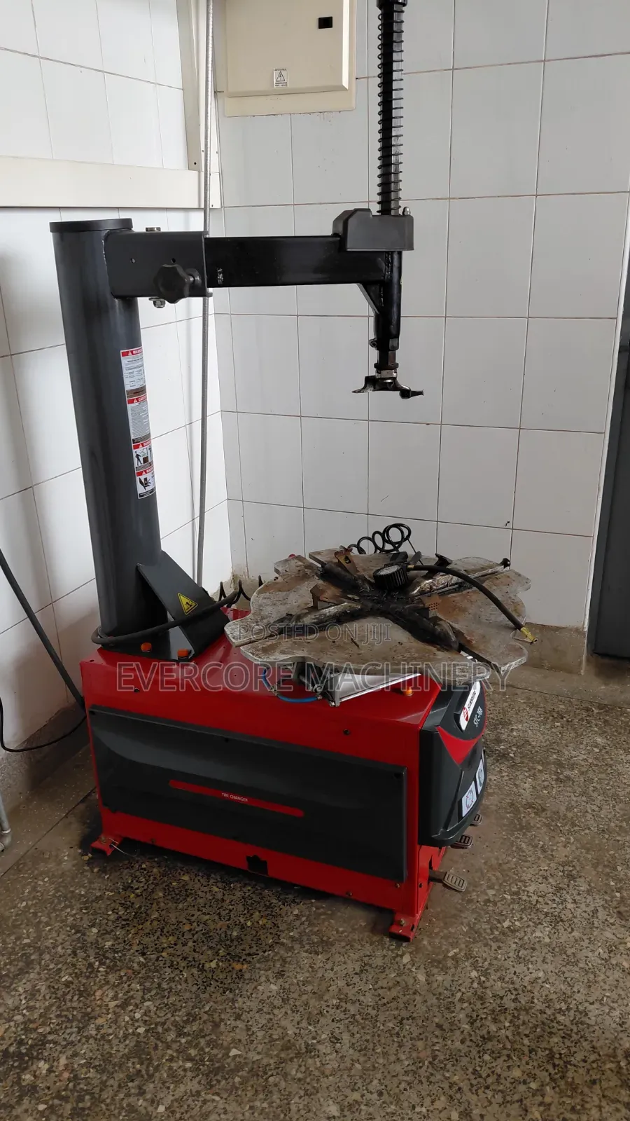 Sunshine Iitaly New Technology Tyre Changer Brand New.
