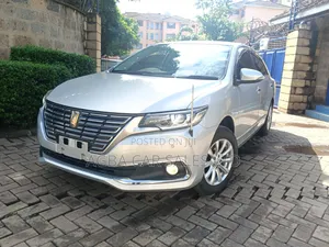 Toyota Premio 2018 Silver