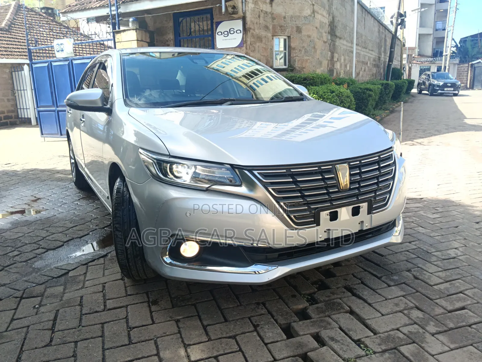 Toyota Premio 2018 Silver