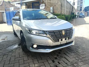 Toyota Premio 2018 Silver