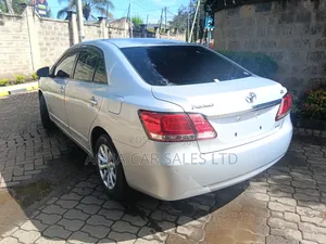 Toyota Premio 2018 Silver
