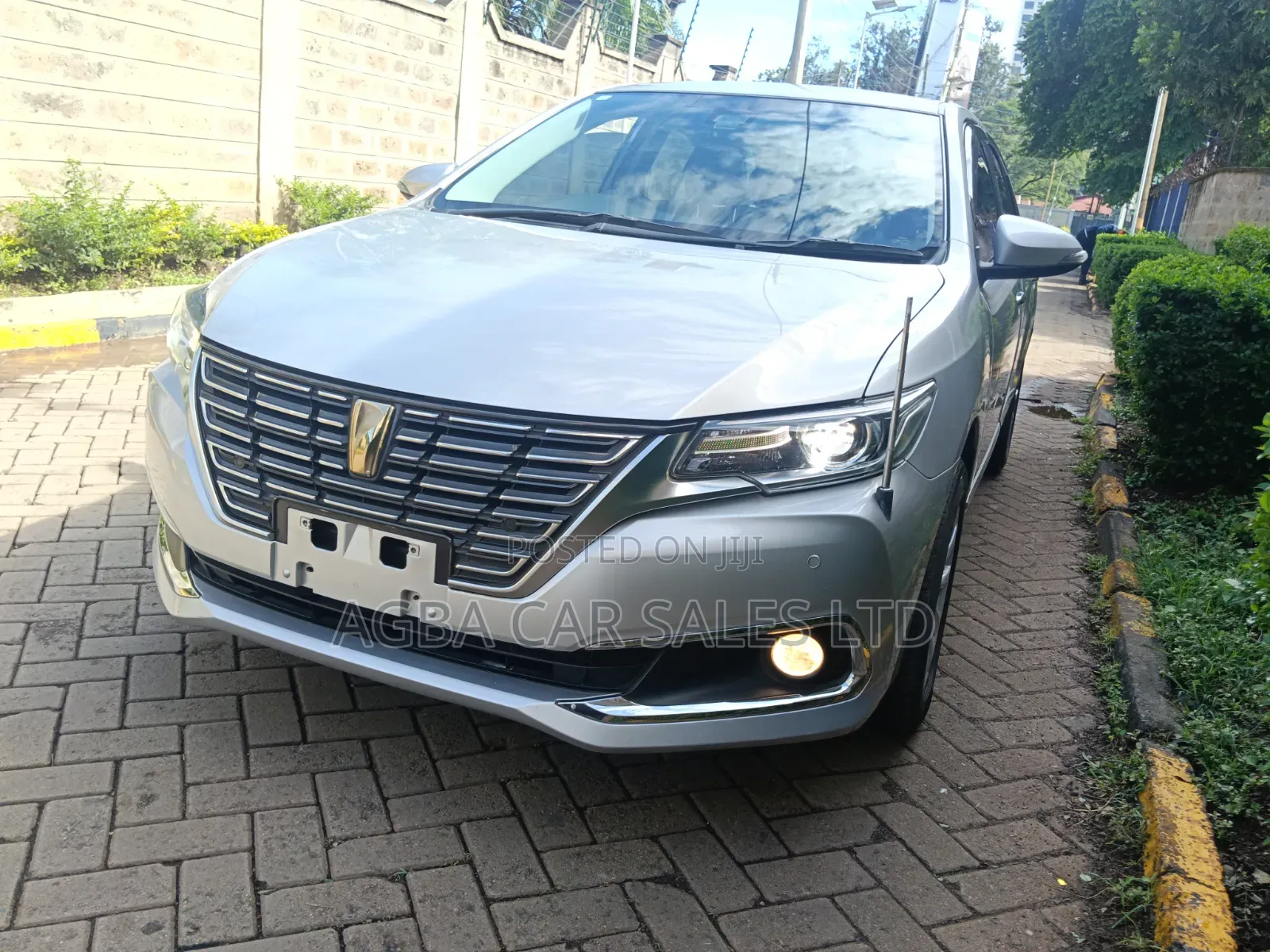 Toyota Premio 2018 Silver