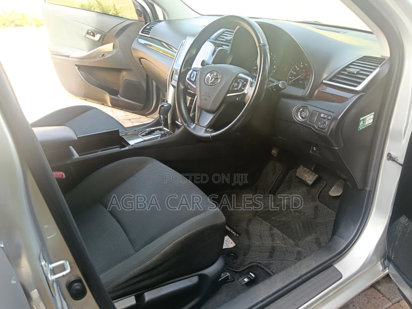 Toyota Premio 2018 Silver