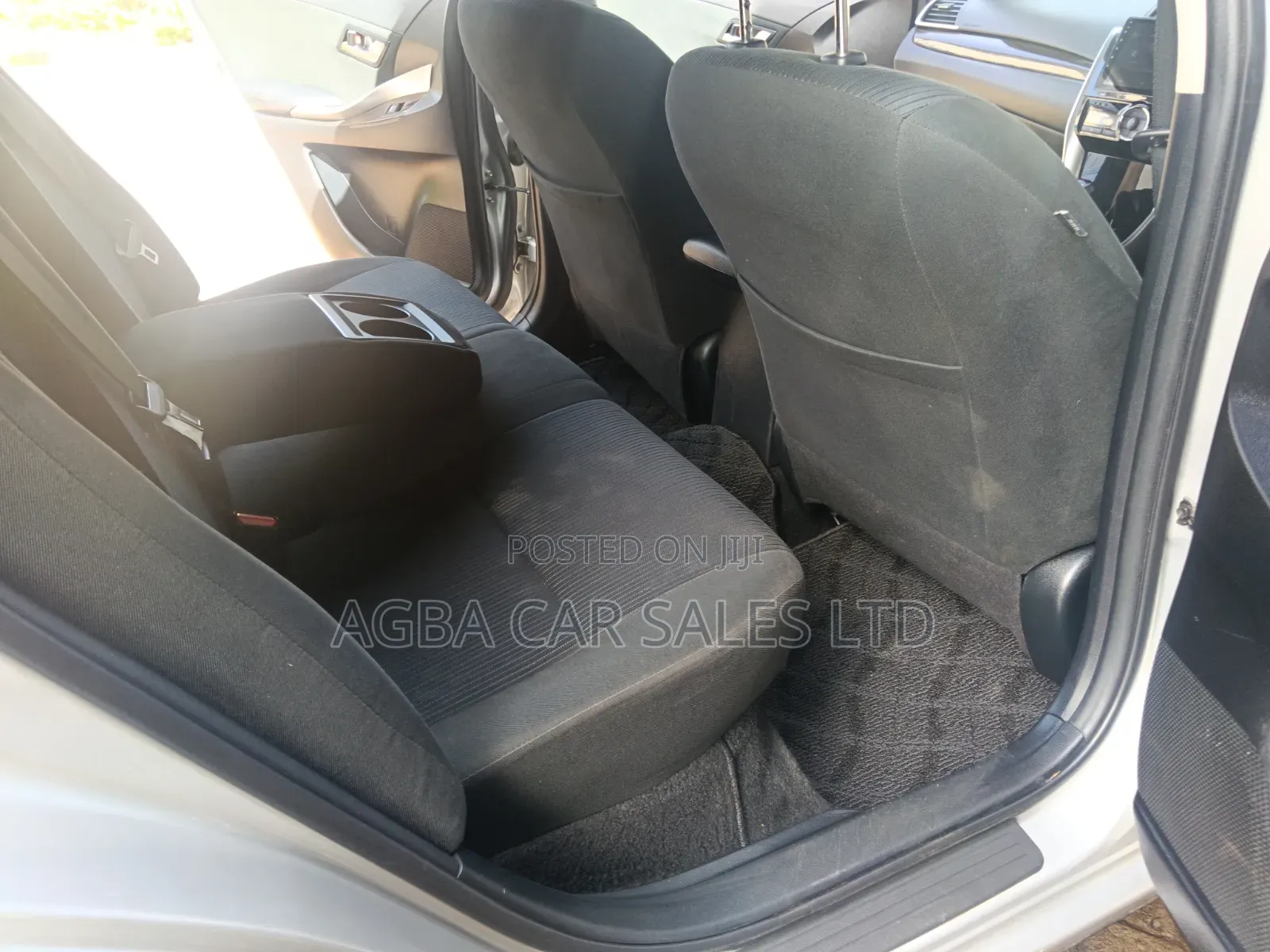 Toyota Premio 2018 Silver