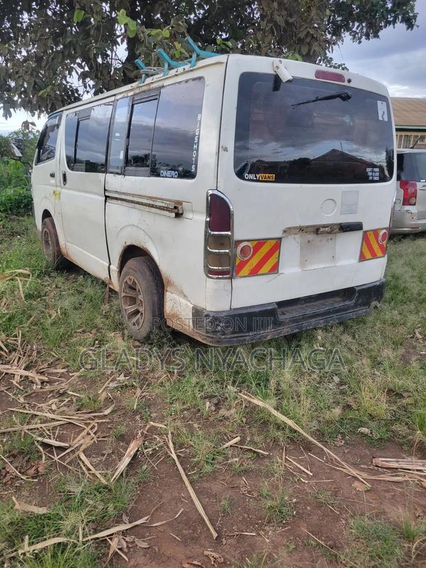 Toyota HiAce 2009 White - thumbnail 2