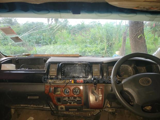 Toyota HiAce 2009 White - thumbnail 5