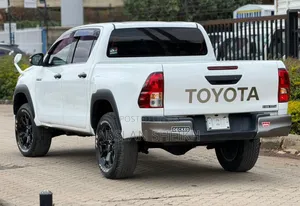 Toyota Hilux 2019 White
