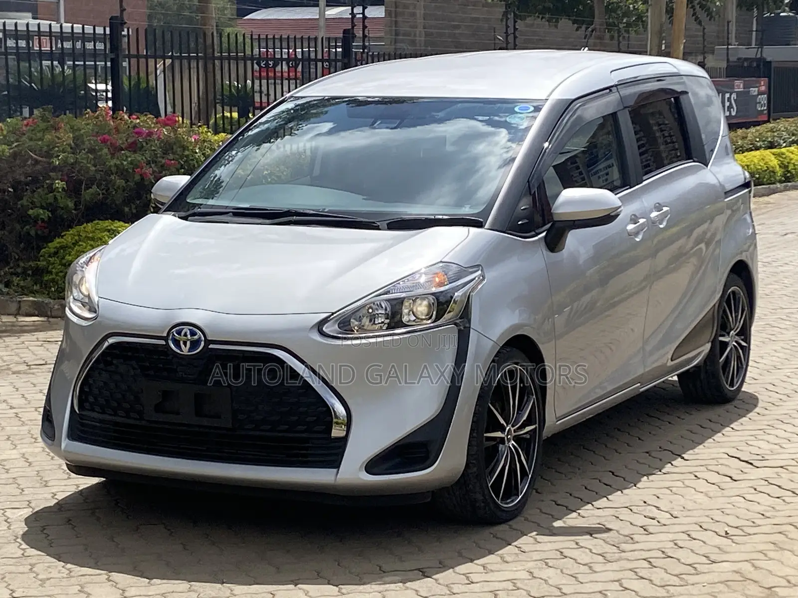 Toyota Sienta 2020 Silver