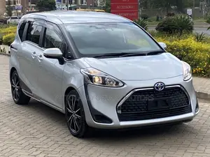 Toyota Sienta 1.5 Hybrid FWD 2020 Silver