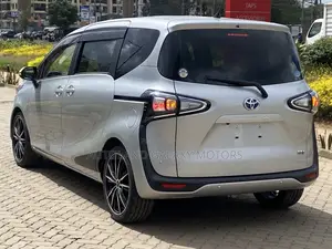 Toyota Sienta 2020 Silver