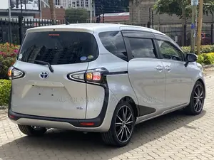 Toyota Sienta 2020 Silver