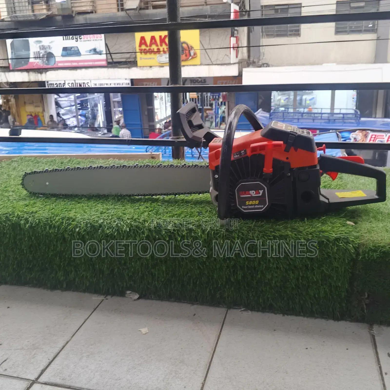 22" Petrol Chainsaw