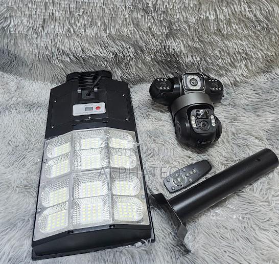 Triple Lens 4g Outdoor Solar Street Light With Camera Remote