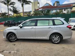 Toyota Corolla Fielder 2018 Silver