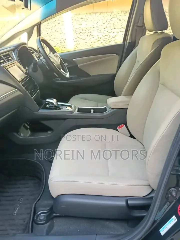 Honda Fit Shuttle 1.5 Hybrid 4WD 2019 Blue