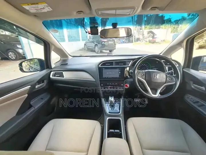 Honda Fit Shuttle 1.5 Hybrid 4WD 2019 Blue