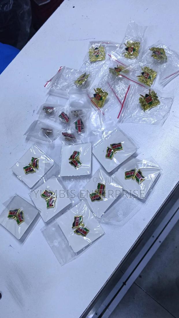 Suit Laple/Lapel.Pins at 350
